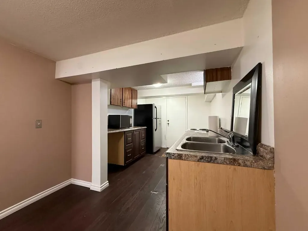 1607 25 Avenue SW Calgary AB T2T 0Z9
