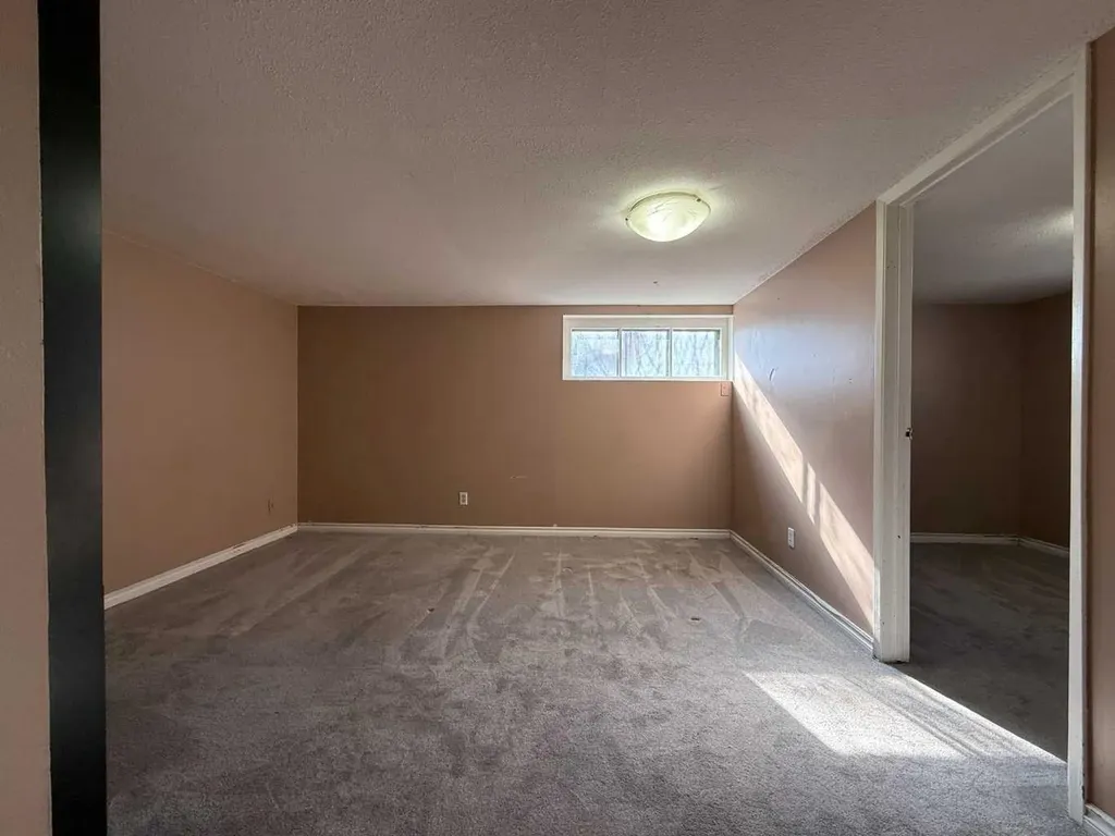 1607 25 Avenue SW Calgary AB T2T 0Z9