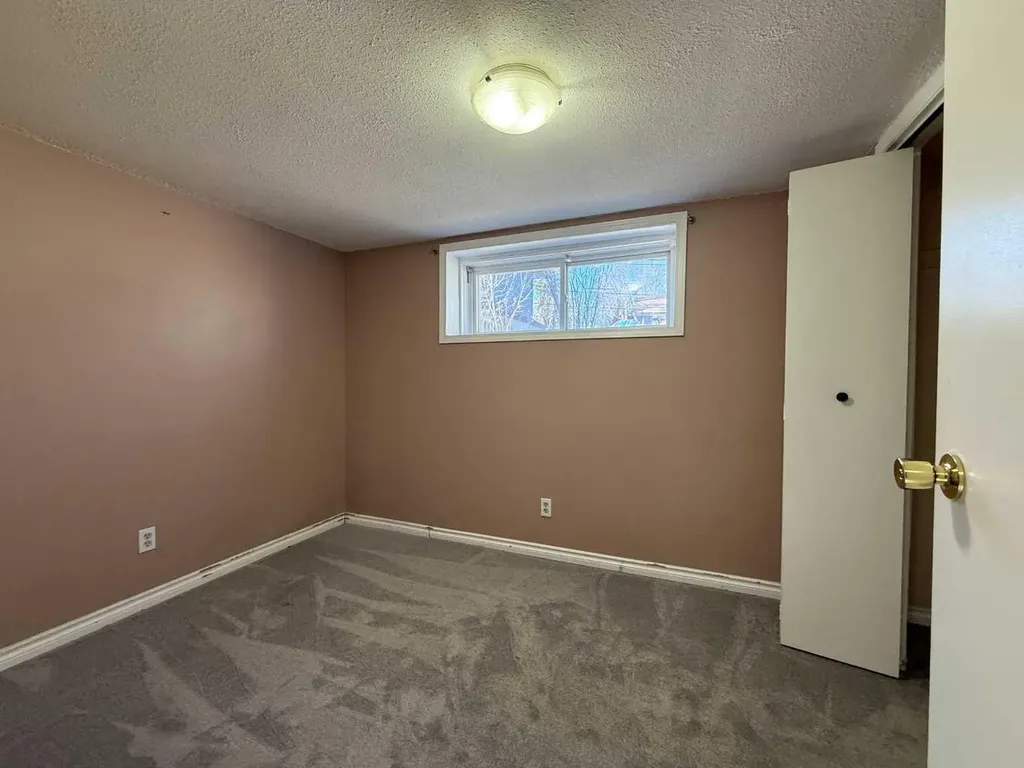1607 25 Avenue SW Calgary AB T2T 0Z9