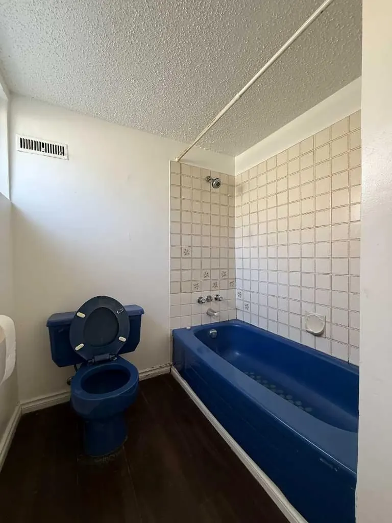 1607 25 Avenue SW Calgary AB T2T 0Z9