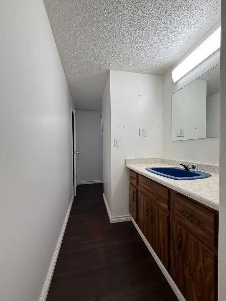 1607 25 Avenue SW Calgary AB T2T 0Z9