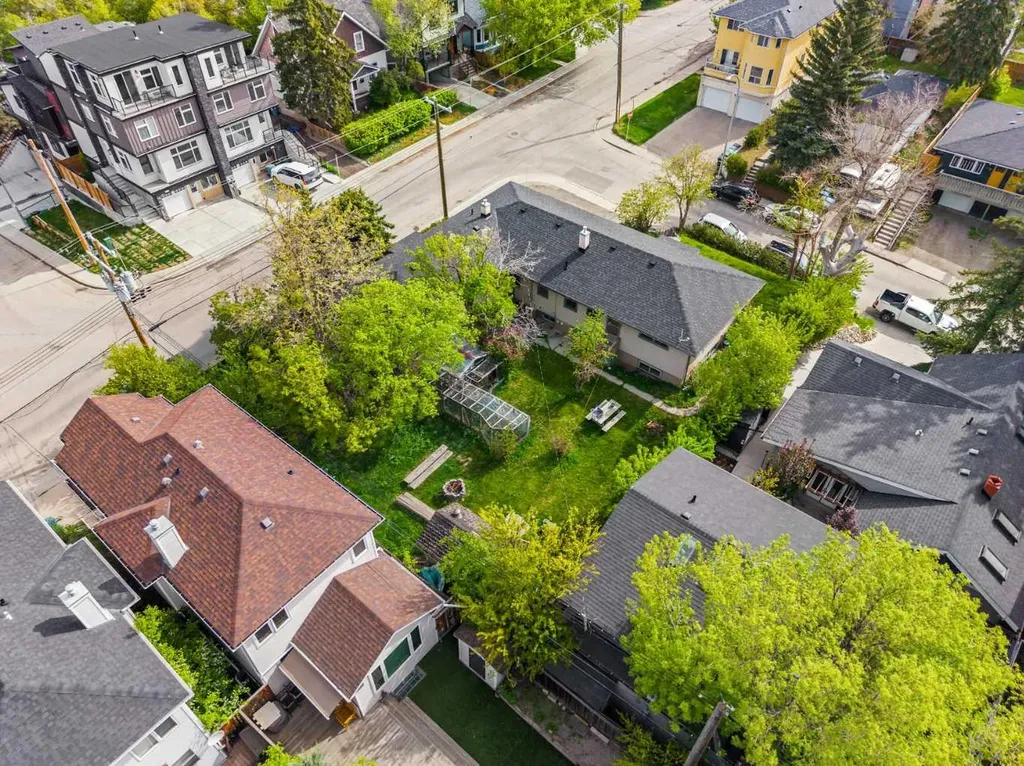 1607 25 Avenue SW Calgary AB T2T 0Z9