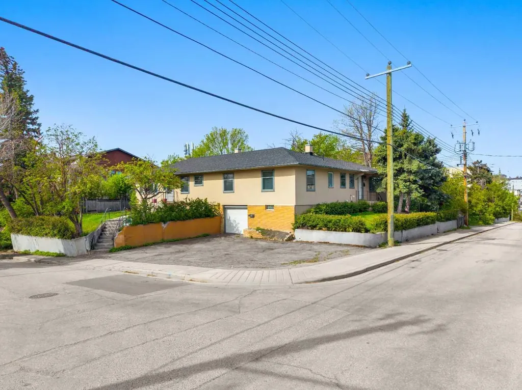 1607 25 Avenue SW Calgary AB T2T 0Z9