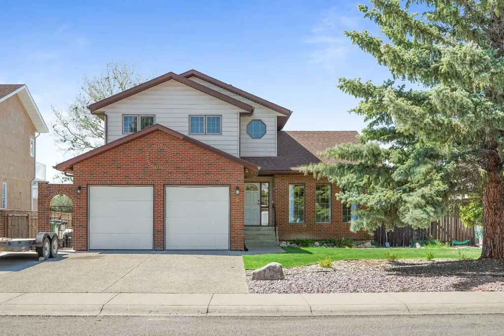 Coaldale AB, 126 Fairway Drive