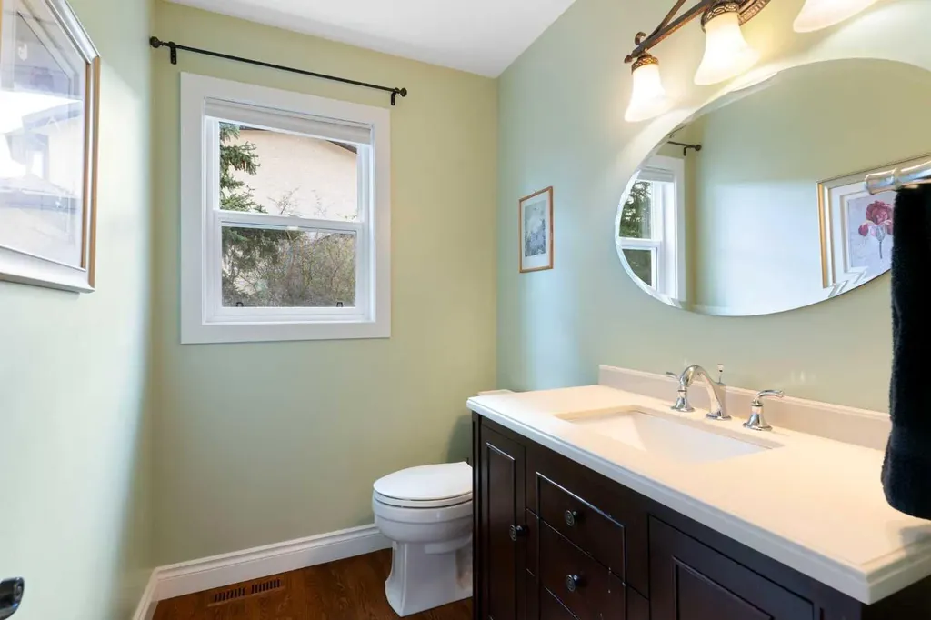 476 Silvergrove Gardens NW Calgary AB T3B4S8