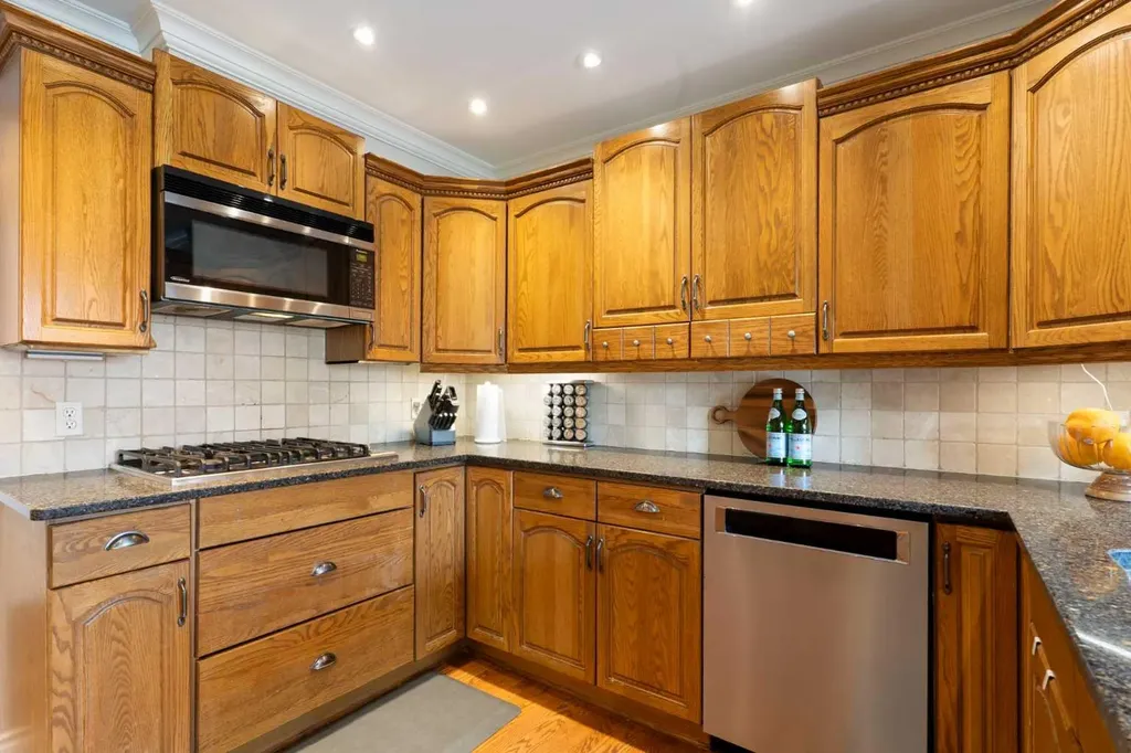 476 Silvergrove Gardens NW Calgary AB T3B4S8
