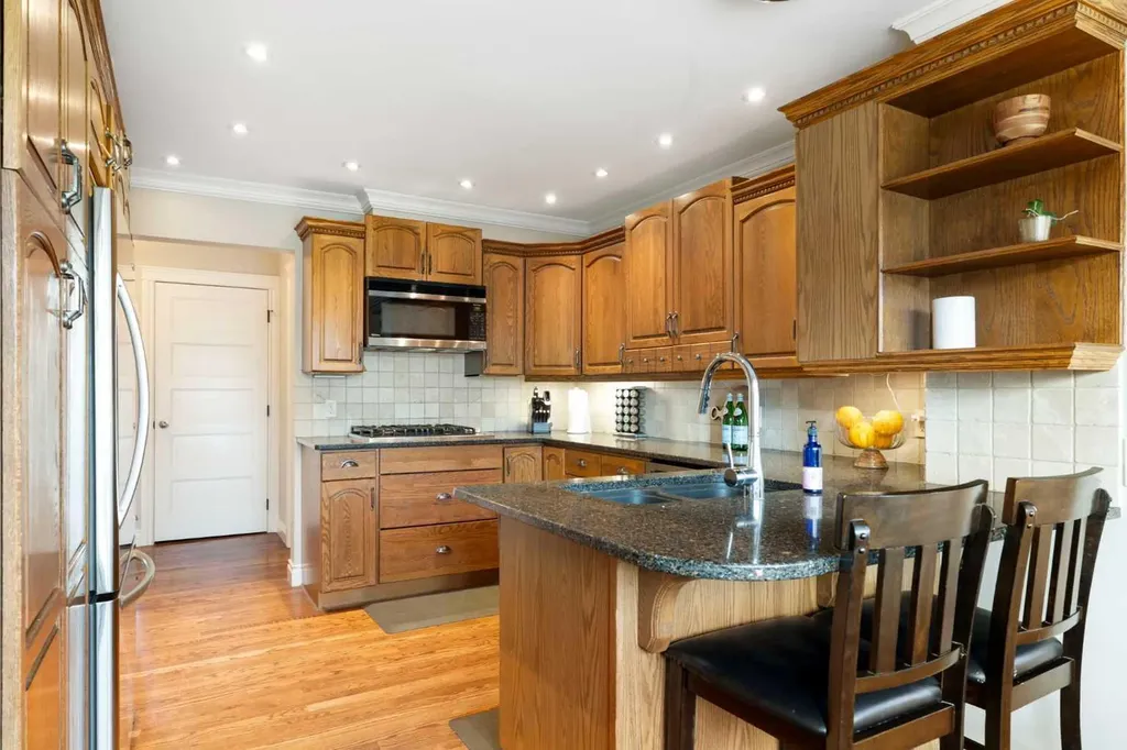 476 Silvergrove Gardens NW Calgary AB T3B4S8