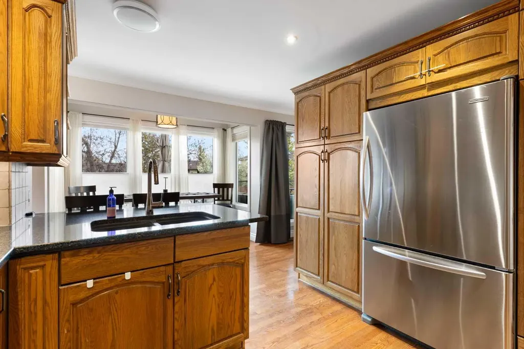 476 Silvergrove Gardens NW Calgary AB T3B4S8