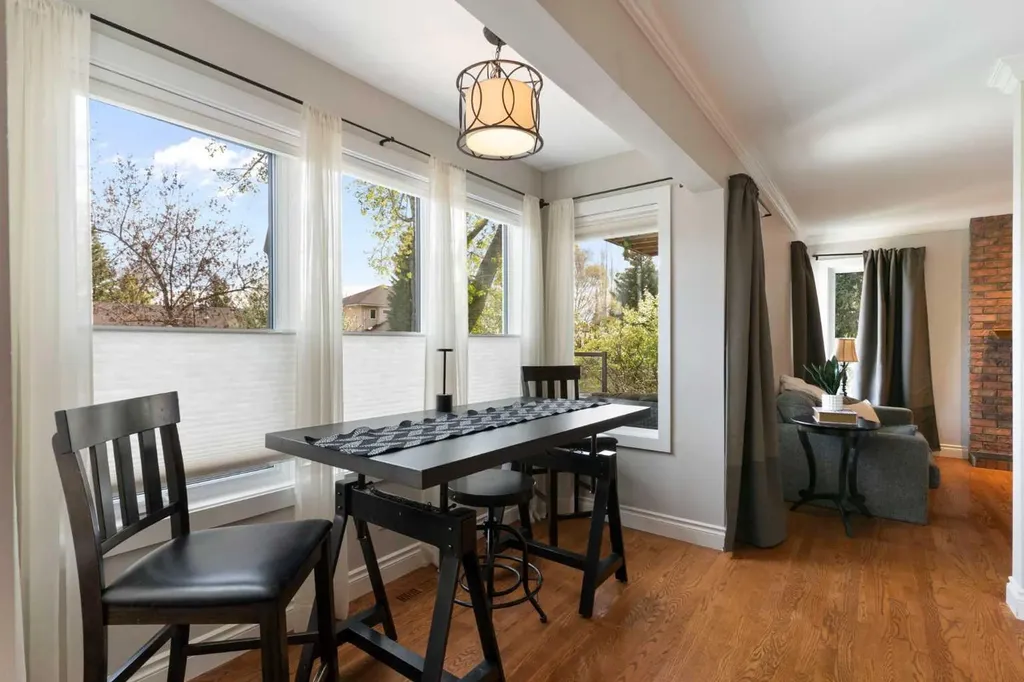 476 Silvergrove Gardens NW Calgary AB T3B4S8