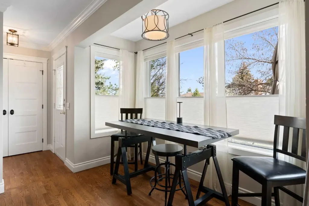 476 Silvergrove Gardens NW Calgary AB T3B4S8