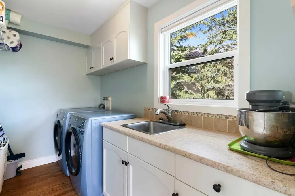 476 Silvergrove Gardens NW Calgary AB T3B4S8