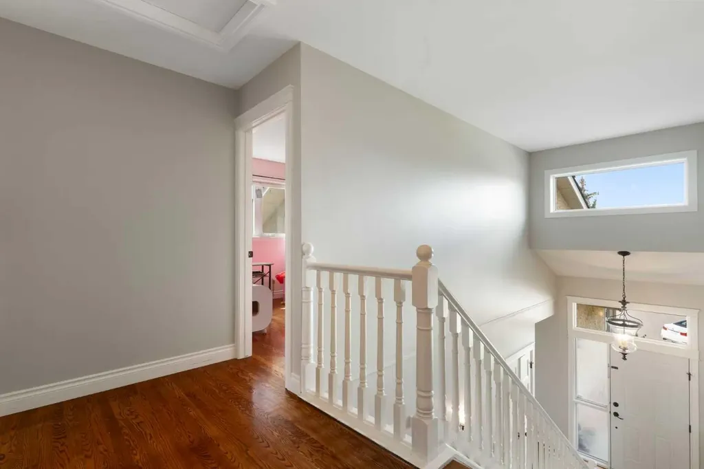 476 Silvergrove Gardens NW Calgary AB T3B4S8
