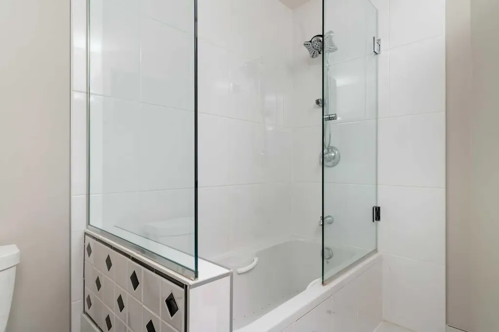 476 Silvergrove Gardens NW Calgary AB T3B4S8