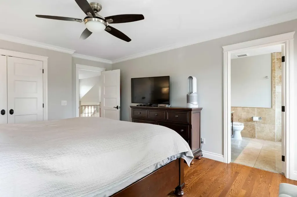 476 Silvergrove Gardens NW Calgary AB T3B4S8