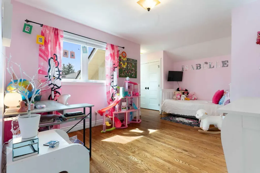 476 Silvergrove Gardens NW Calgary AB T3B4S8