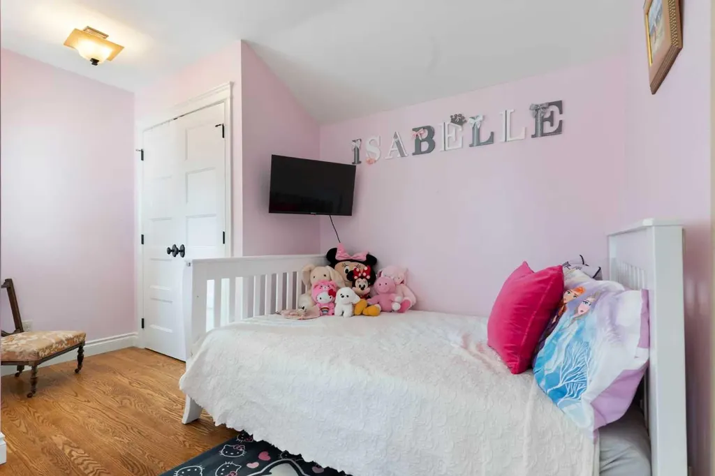 476 Silvergrove Gardens NW Calgary AB T3B4S8