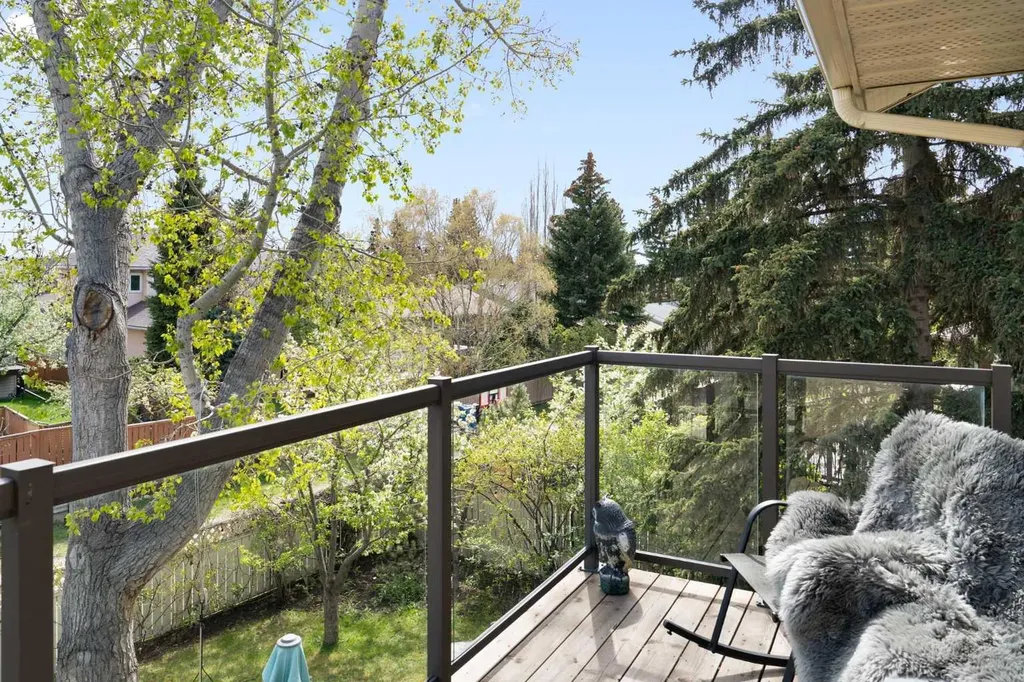 476 Silvergrove Gardens NW Calgary AB T3B4S8