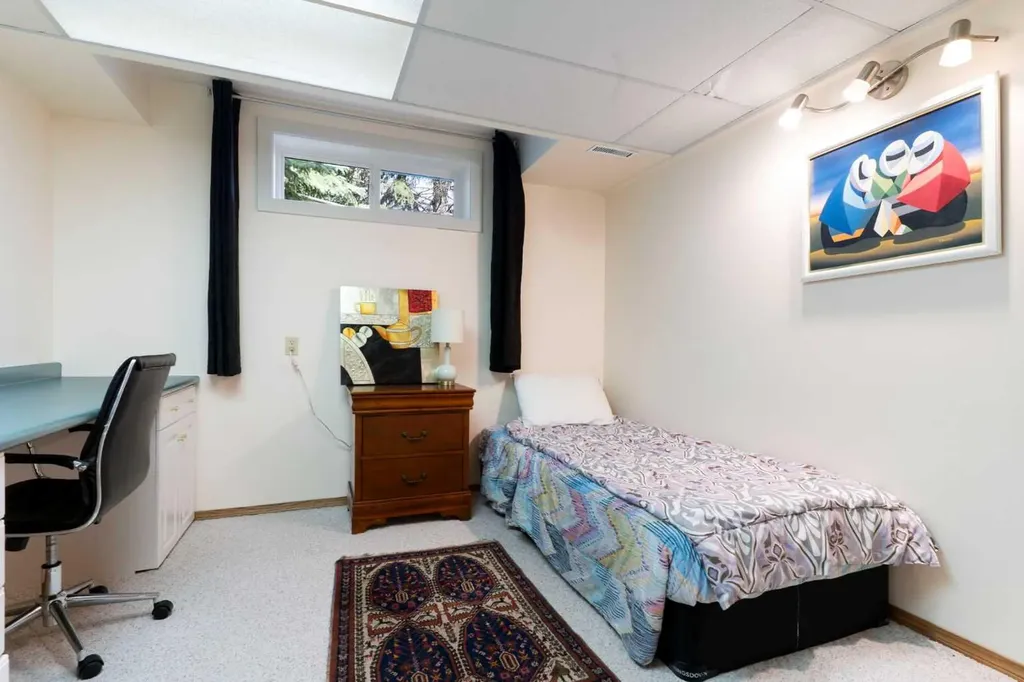 476 Silvergrove Gardens NW Calgary AB T3B4S8
