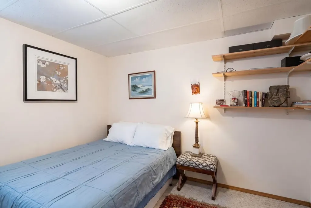 476 Silvergrove Gardens NW Calgary AB T3B4S8