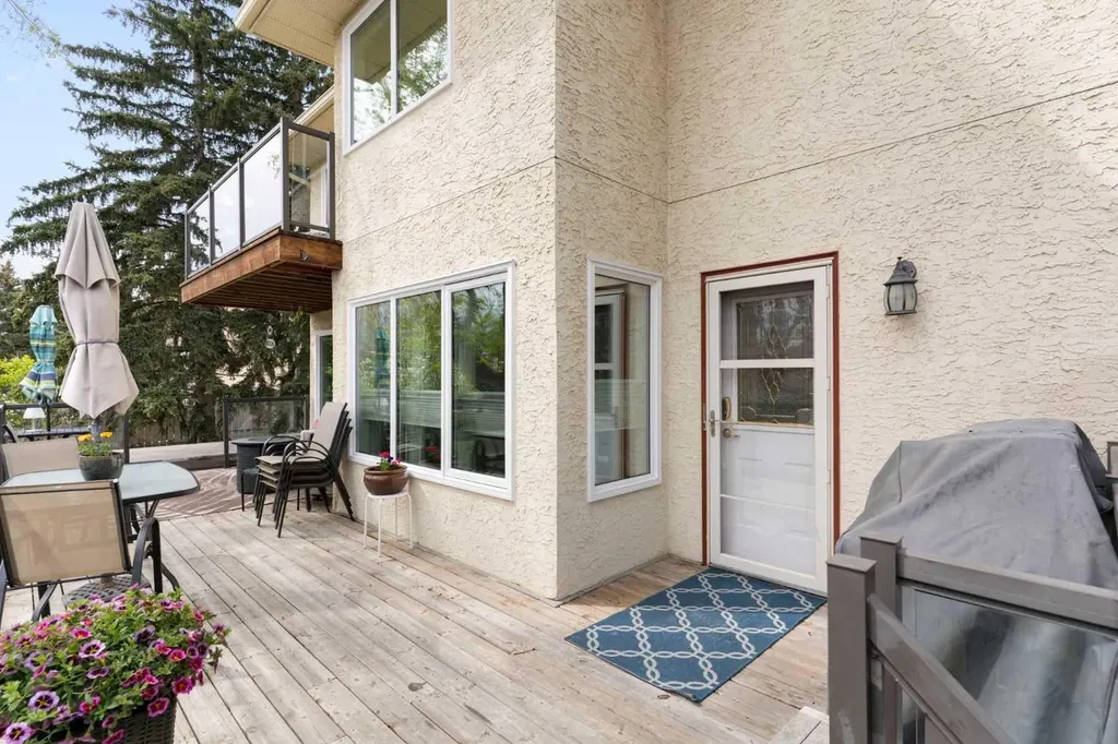476 Silvergrove Gardens NW Calgary AB T3B4S8