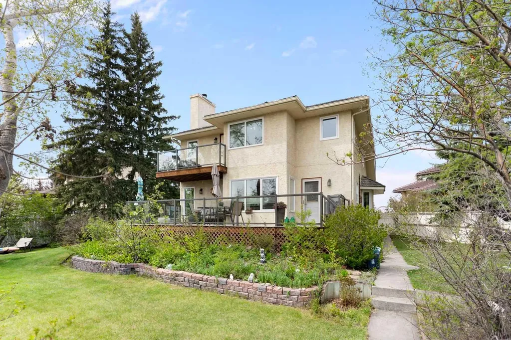 476 Silvergrove Gardens NW Calgary AB T3B4S8