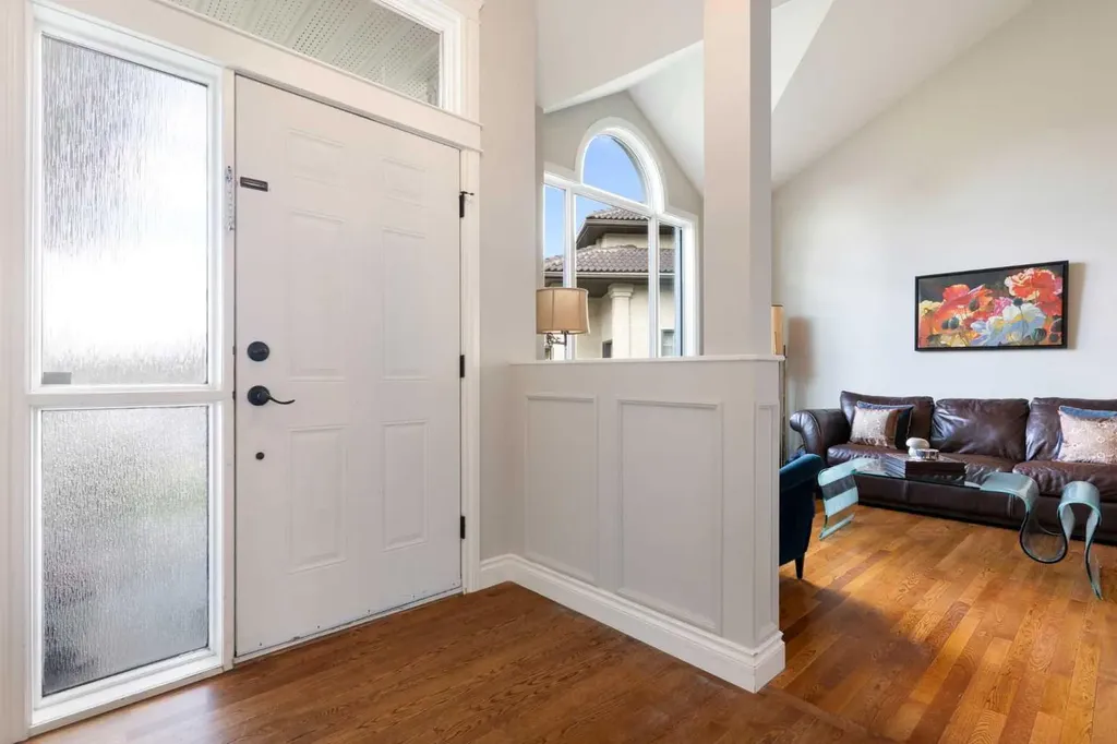 476 Silvergrove Gardens NW Calgary AB T3B4S8