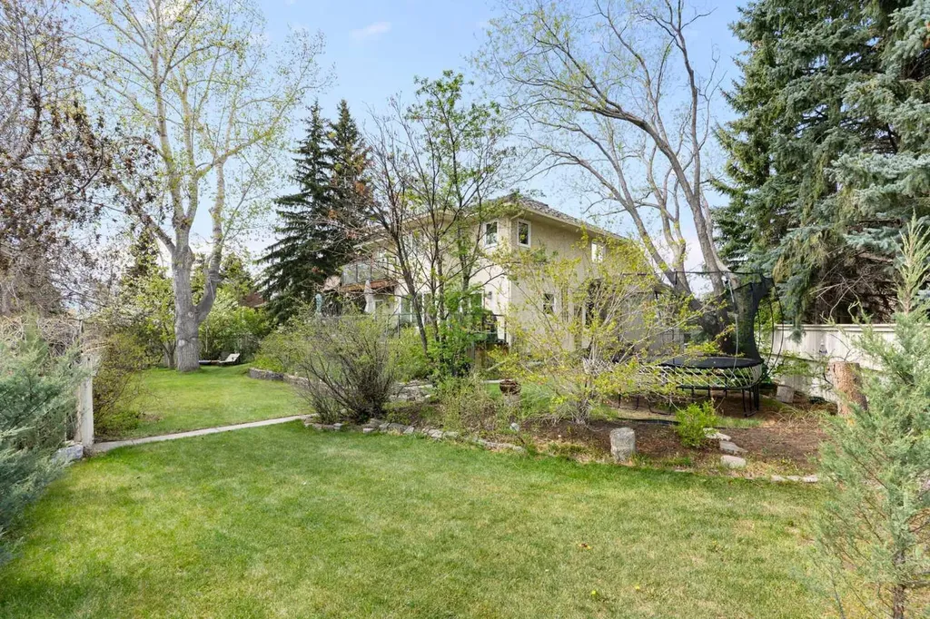 476 Silvergrove Gardens NW Calgary AB T3B4S8