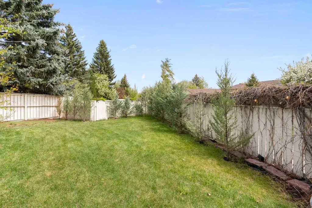 476 Silvergrove Gardens NW Calgary AB T3B4S8