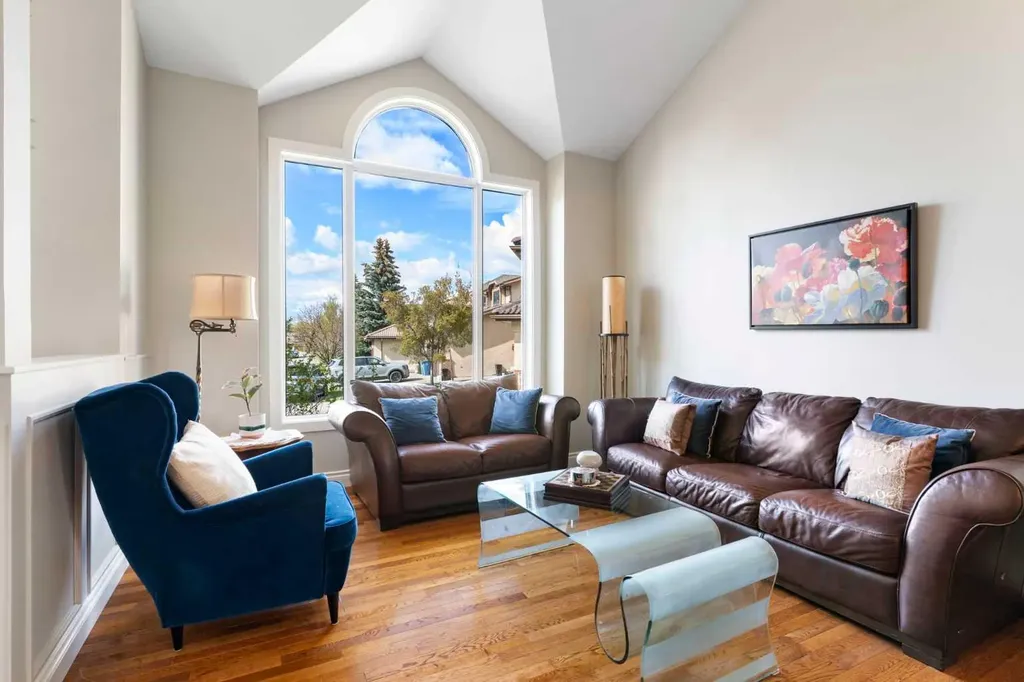 476 Silvergrove Gardens NW Calgary AB T3B4S8