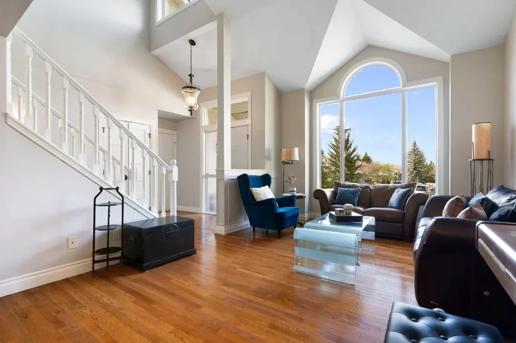 476 Silvergrove Gardens NW Calgary AB T3B4S8