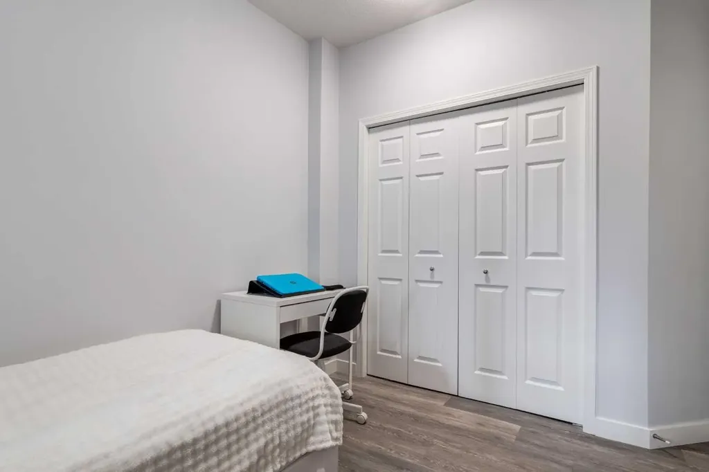 5201 Dalhousie Drive NW Calgary AB T3A 5Y7