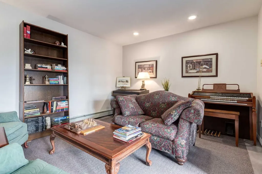 5201 Dalhousie Drive NW Calgary AB T3A 5Y7