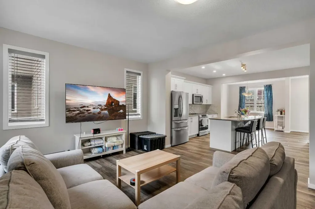129 Yorkville Manor SW Calgary AB T2X 4J6