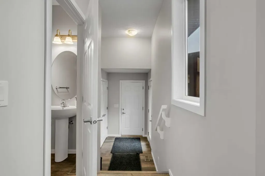 129 Yorkville Manor SW Calgary AB T2X 4J6