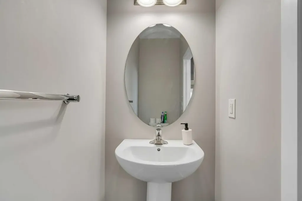 129 Yorkville Manor SW Calgary AB T2X 4J6