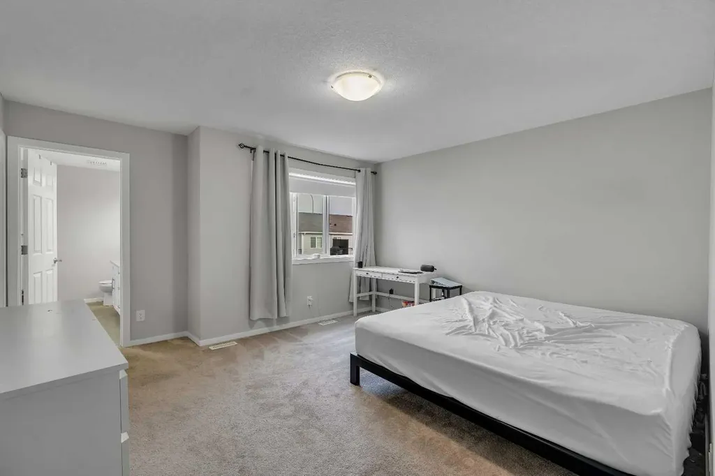 129 Yorkville Manor SW Calgary AB T2X 4J6