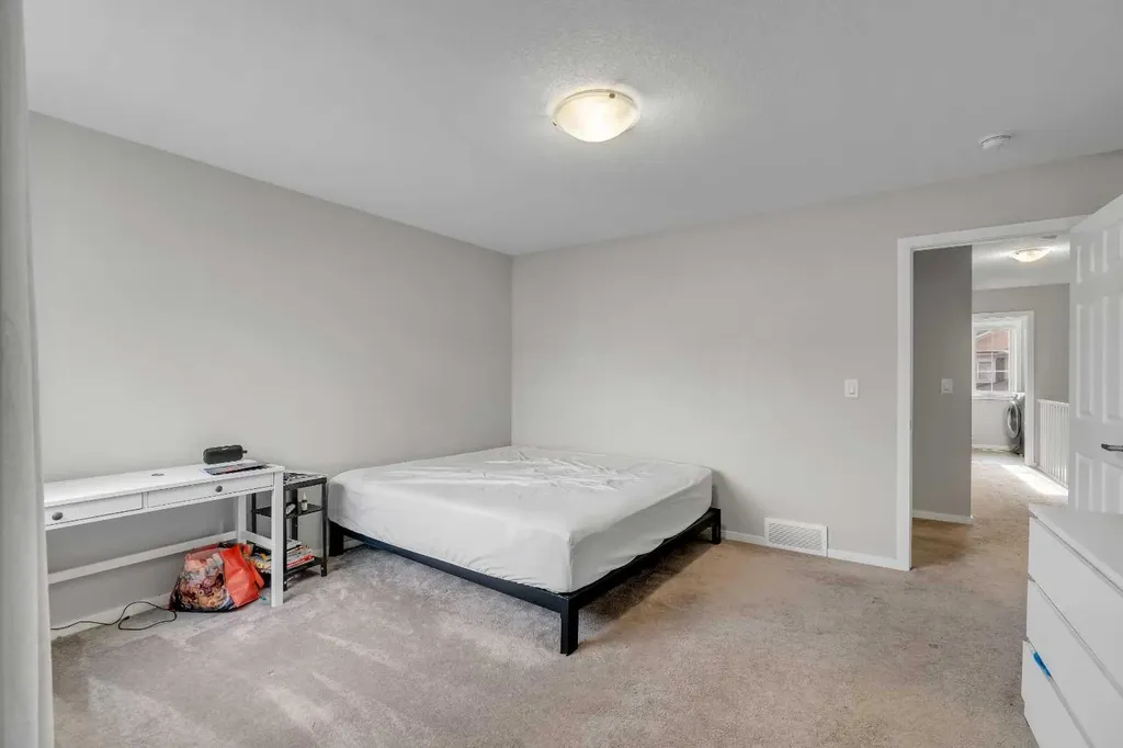 129 Yorkville Manor SW Calgary AB T2X 4J6