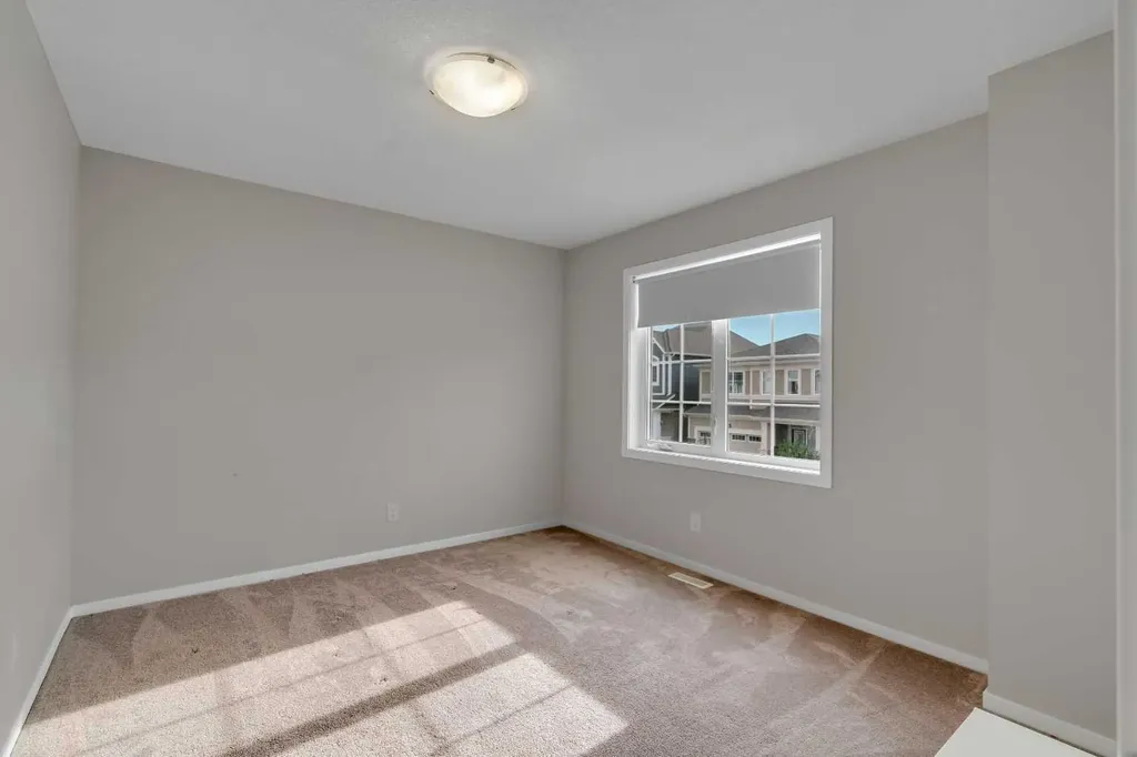 129 Yorkville Manor SW Calgary AB T2X 4J6