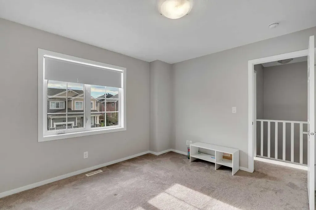 129 Yorkville Manor SW Calgary AB T2X 4J6