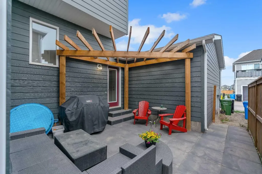 129 Yorkville Manor SW Calgary AB T2X 4J6