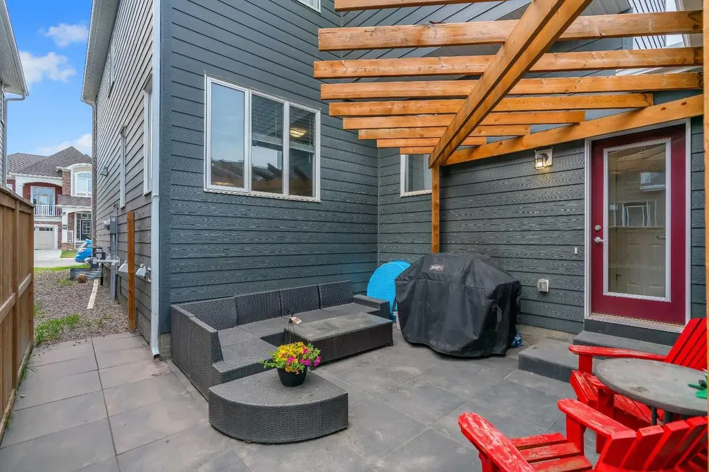 129 Yorkville Manor SW Calgary AB T2X 4J6