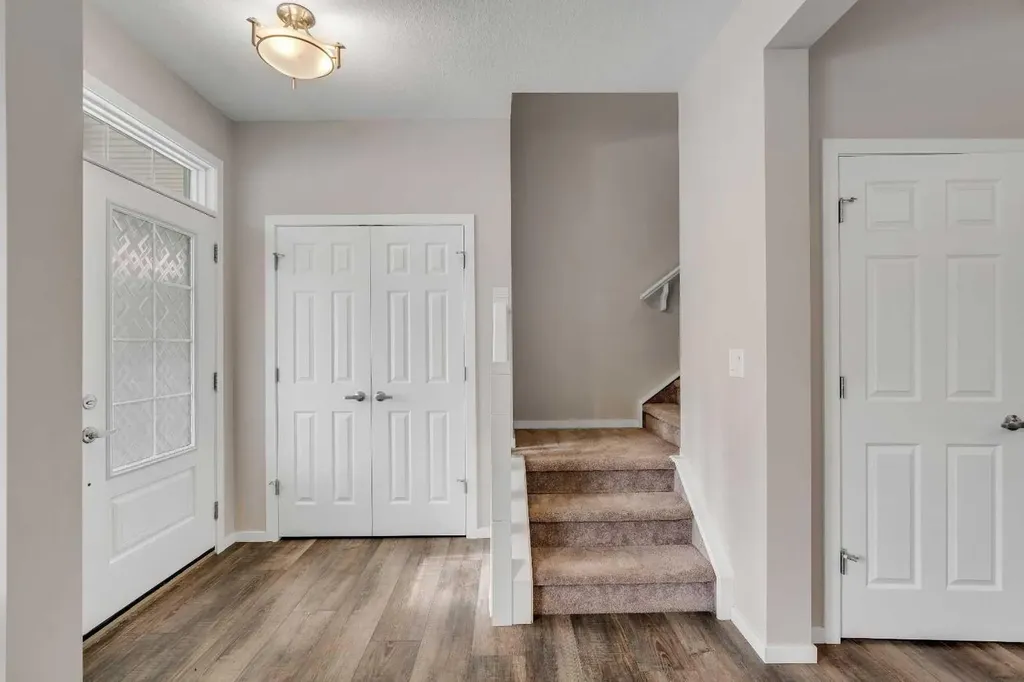 129 Yorkville Manor SW Calgary AB T2X 4J6