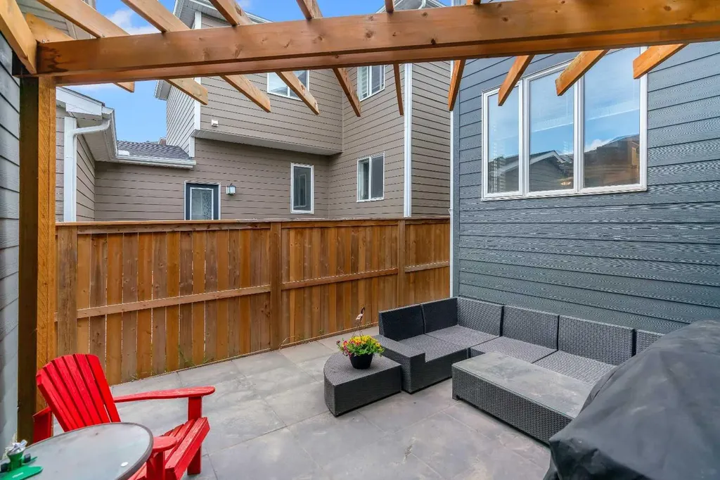 129 Yorkville Manor SW Calgary AB T2X 4J6