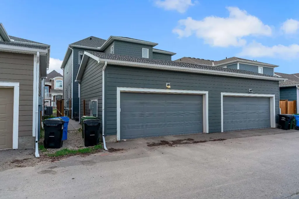 129 Yorkville Manor SW Calgary AB T2X 4J6