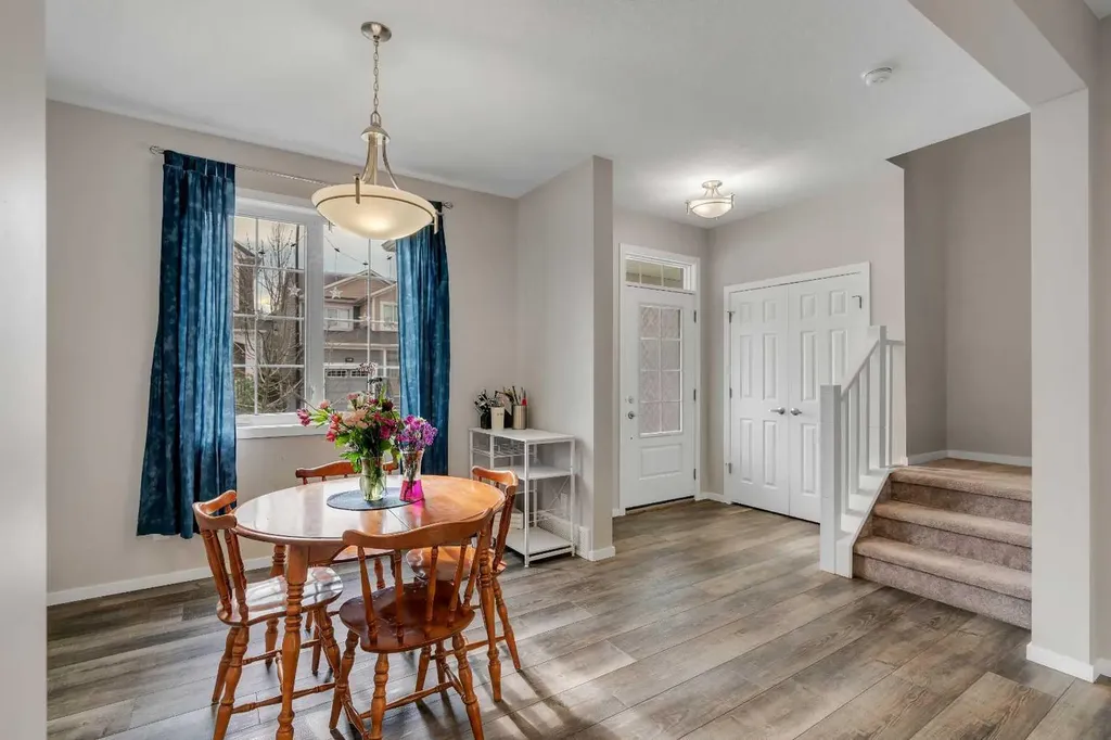 129 Yorkville Manor SW Calgary AB T2X 4J6