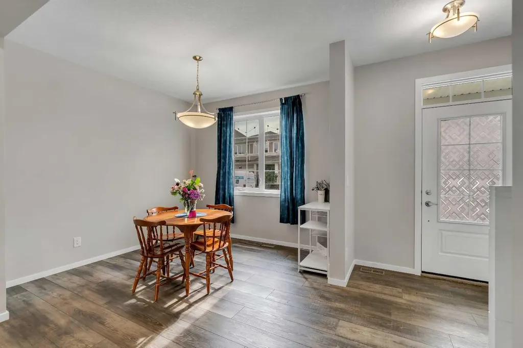 129 Yorkville Manor SW Calgary AB T2X 4J6