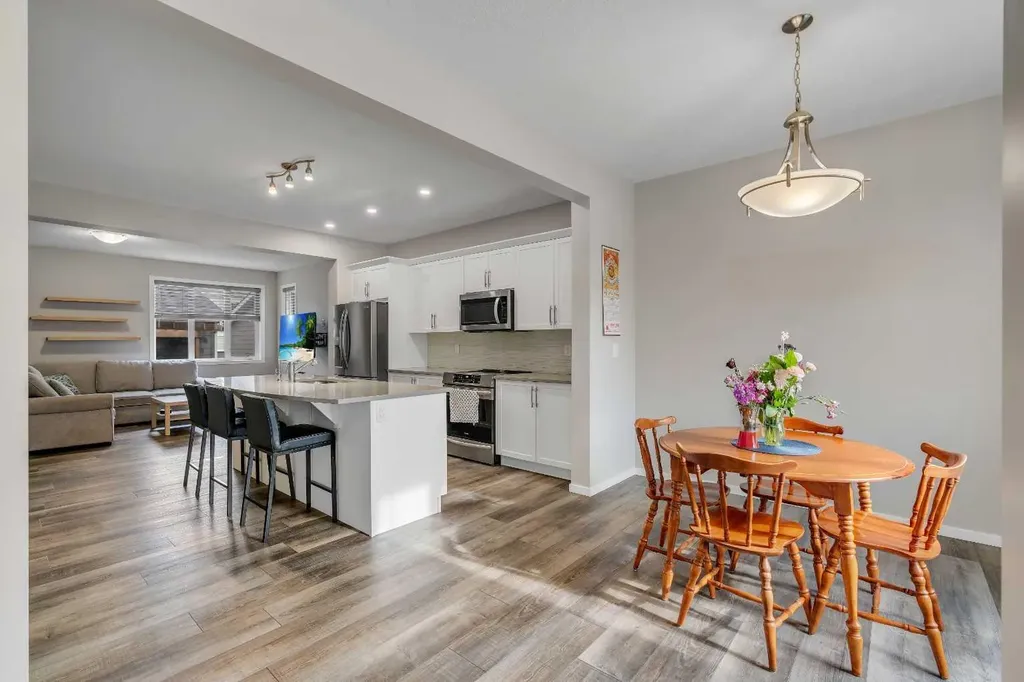 129 Yorkville Manor SW Calgary AB T2X 4J6