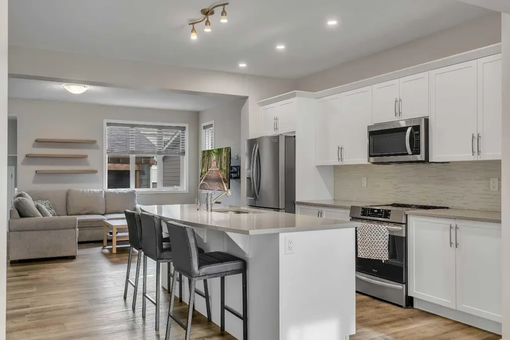 129 Yorkville Manor SW Calgary AB T2X 4J6