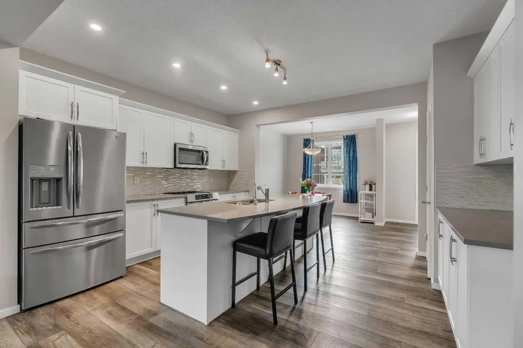 129 Yorkville Manor SW Calgary AB T2X 4J6