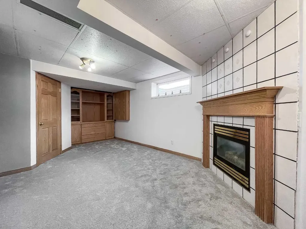 133 Diefenbaker Drive N Fort Mcmurray AB T9K 2J8